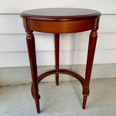 LOT 40 G: Round Dark Wood Nesting Tables / Plant Stand Set