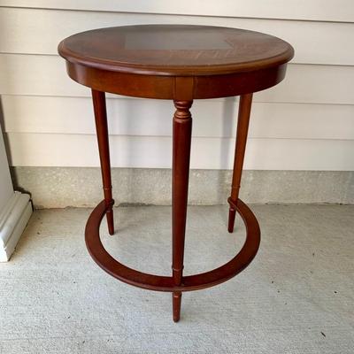 LOT 40 G: Round Dark Wood Nesting Tables / Plant Stand Set