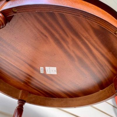 LOT 40 G: Round Dark Wood Nesting Tables / Plant Stand Set