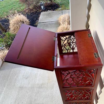 LOT 41 G: Design Toscano Thomas Aquinas Gothic Tracery Bookshelf / Display Stand