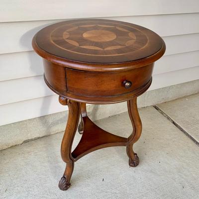 LOT 42 G: Pulaski Furniture Accent Lamp Table