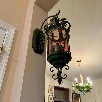 LOT 43 L: Design Toscano Crown Royale Wall Hanging Pendant Lantern