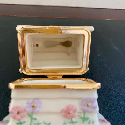 LOT 50 L: Snoozin' Snoopy Lenox Treasure Box, Peanuts Animated Musical Table Piece, Jim Shore Peanuts "Make A Splash"...