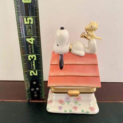 LOT 50 L: Snoozin' Snoopy Lenox Treasure Box, Peanuts Animated Musical Table Piece, Jim Shore Peanuts "Make A Splash"...
