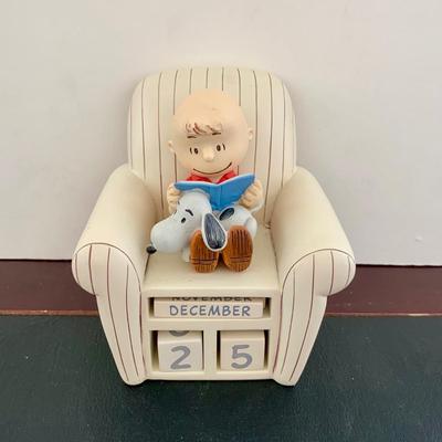 LOT 50 L: Snoozin' Snoopy Lenox Treasure Box, Peanuts Animated Musical Table Piece, Jim Shore Peanuts "Make A Splash"...