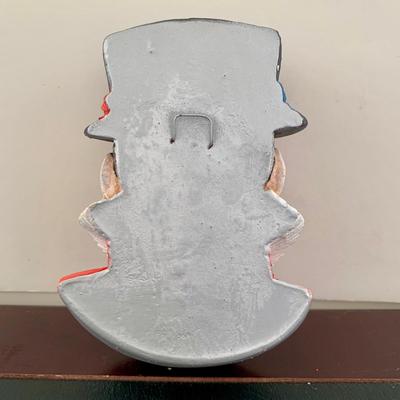 LOT 54 L: Bossons Legend Products The Beefeater & Mr. Pickwick Chalkware Heads