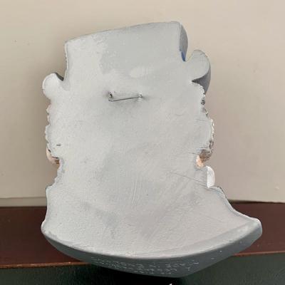 LOT 54 L: Bossons Legend Products The Beefeater & Mr. Pickwick Chalkware Heads