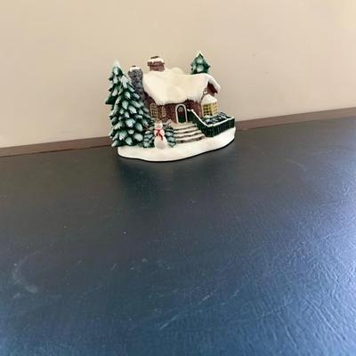 LOT 79 L: Thomas Kinkade Collection: "Home For The Holidays" Light Up Dome, 2003 "Sunday Evening Sleigh Ride" Painter...