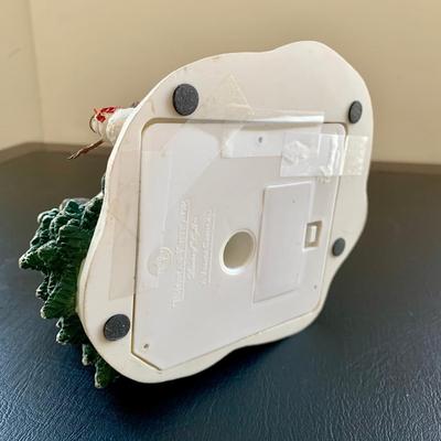 LOT 79 L: Thomas Kinkade Collection: "Home For The Holidays" Light Up Dome, 2003 "Sunday Evening Sleigh Ride" Painter...