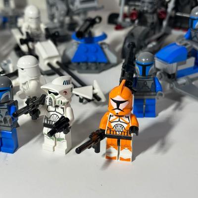 LOT 81: LEGO StarWars Collection