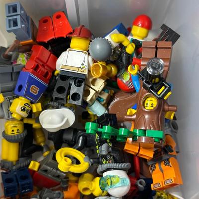 LOT 82B: LEGO Collection