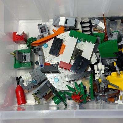 LOT 82B: LEGO Collection