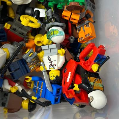LOT 82B: LEGO Collection
