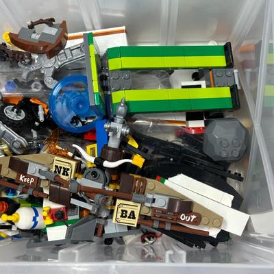 LOT 82B: LEGO Collection