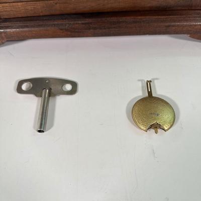 LOT 91B: Vintage Tempus Fugit Mantle Clock