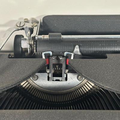 LOT 95B: Antique Royal Typewriter w/ Case