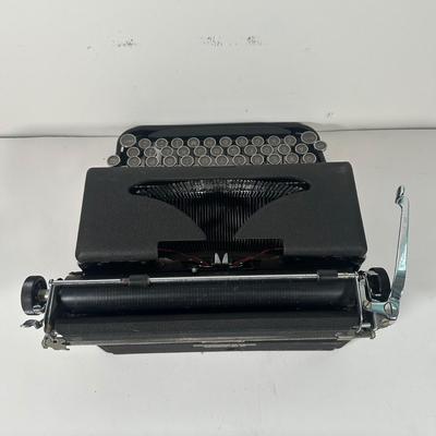 LOT 95B: Antique Royal Typewriter w/ Case