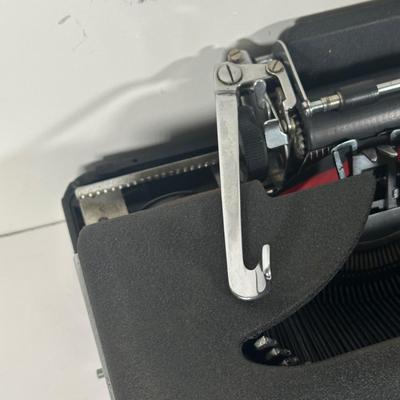 LOT 95B: Antique Royal Typewriter w/ Case