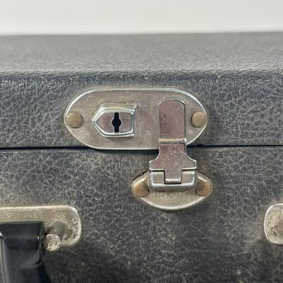 LOT 95B: Antique Royal Typewriter w/ Case