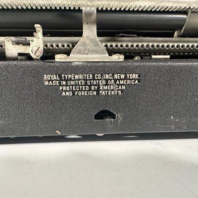 LOT 95B: Antique Royal Typewriter w/ Case