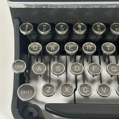 LOT 95B: Antique Royal Typewriter w/ Case