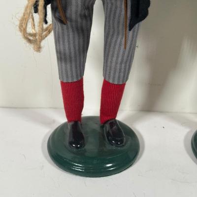 LOT 96B: 2 Byers Choice Carolers & Caroler Condo