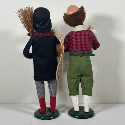 LOT 96B: 2 Byers Choice Carolers & Caroler Condo