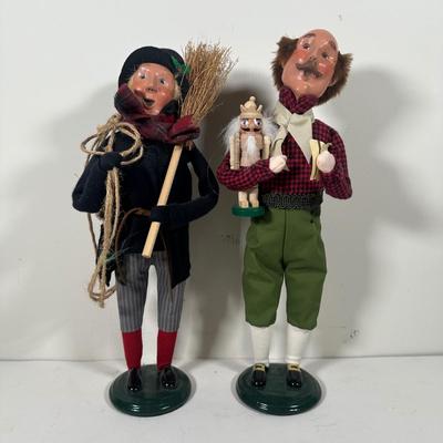 LOT 96B: 2 Byers Choice Carolers & Caroler Condo