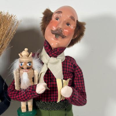 LOT 96B: 2 Byers Choice Carolers & Caroler Condo