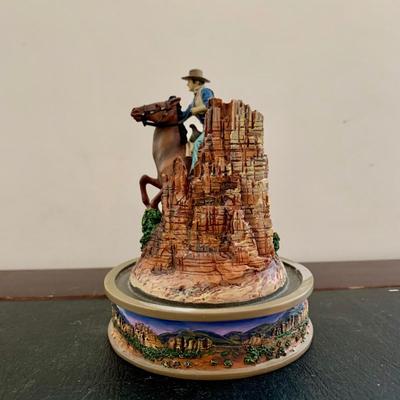 LOT 106 L: Franklin Mint John Wayne Limited Edition Sculptures