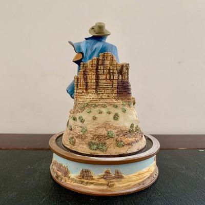 LOT 106 L: Franklin Mint John Wayne Limited Edition Sculptures