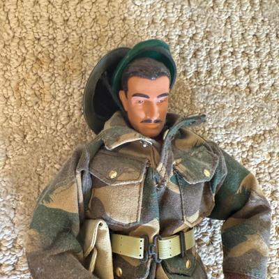 LOT 108L: Military Action Figures w/ Lots of Accessories