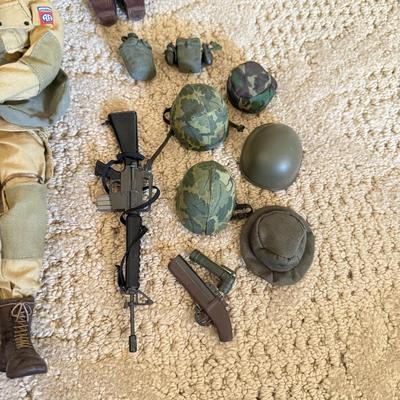 LOT 108L: Military Action Figures w/ Lots of Accessories