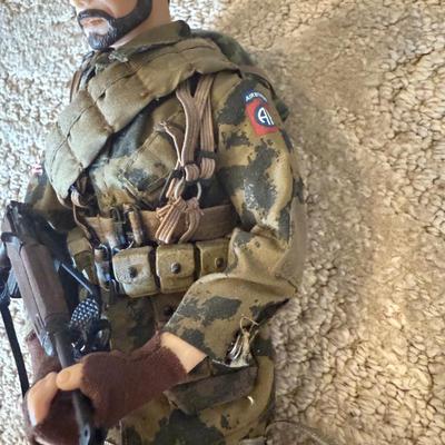 LOT 108L: Military Action Figures w/ Lots of Accessories