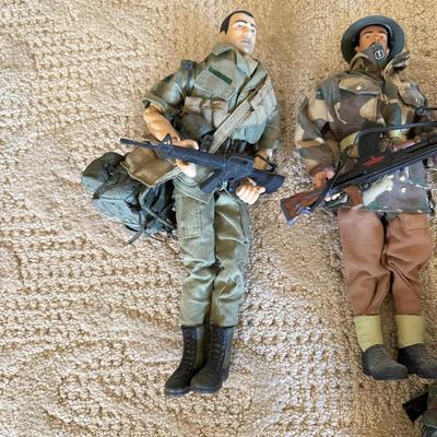 LOT 108L: Military Action Figures w/ Lots of Accessories