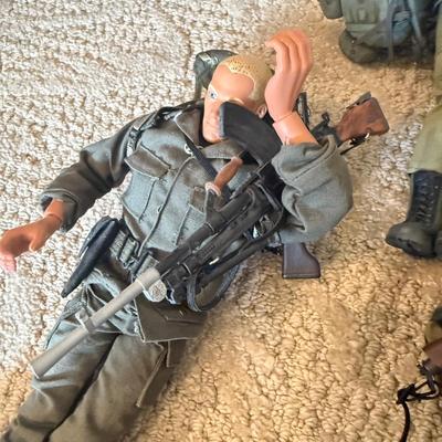 LOT 108L: Military Action Figures w/ Lots of Accessories