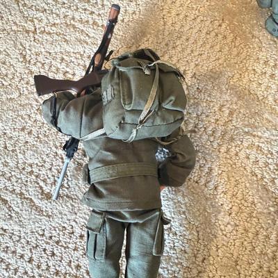 LOT 108L: Military Action Figures w/ Lots of Accessories