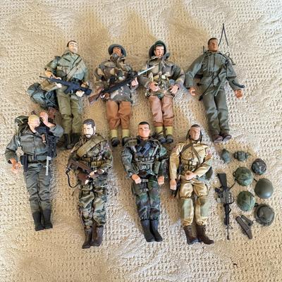 LOT 108L: Military Action Figures w/ Lots of Accessories