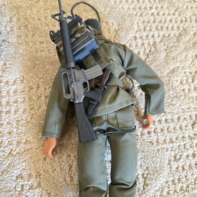 LOT 108L: Military Action Figures w/ Lots of Accessories