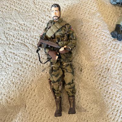 LOT 108L: Military Action Figures w/ Lots of Accessories