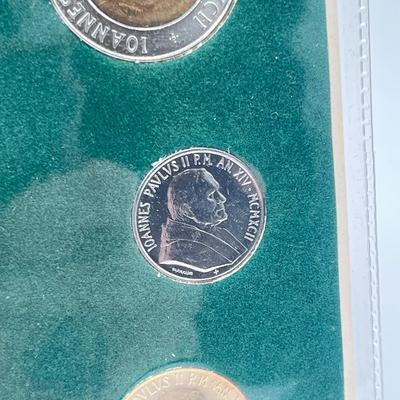 LOT 125J: Vatican Collectible Coins