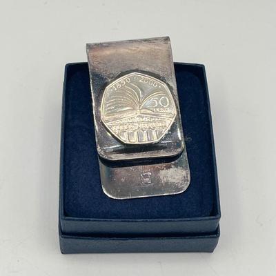 LOT 128J: 22CT Gold Plated Medallions - Windsor Castle and Tower of London + 2000 Public Libraries 50 Pence Coin Money Clip