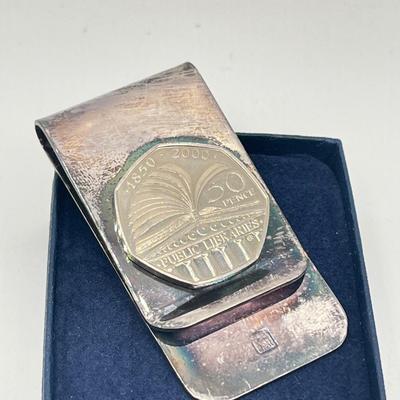 LOT 128J: 22CT Gold Plated Medallions - Windsor Castle and Tower of London + 2000 Public Libraries 50 Pence Coin Money Clip