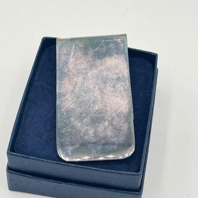 LOT 128J: 22CT Gold Plated Medallions - Windsor Castle and Tower of London + 2000 Public Libraries 50 Pence Coin Money Clip