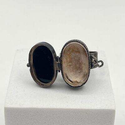 LOT 129J: Vintage Sterling Adjustable Poison Ring