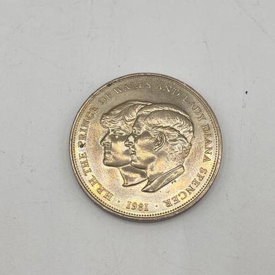 LOT 145J: Commemorative British Queen Coins