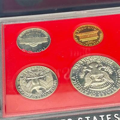 LOT 148J: United States Mint Proof & Uncirculated Coin Sets