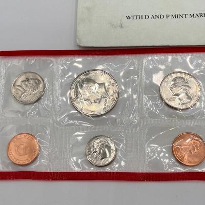 LOT 148J: United States Mint Proof & Uncirculated Coin Sets
