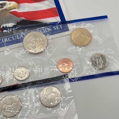 LOT 148J: United States Mint Proof & Uncirculated Coin Sets