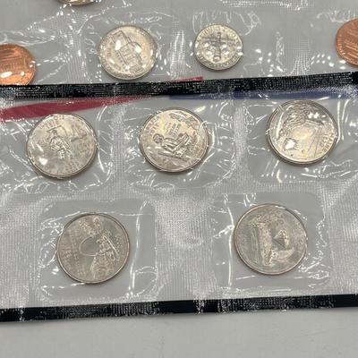 LOT 148J: United States Mint Proof & Uncirculated Coin Sets